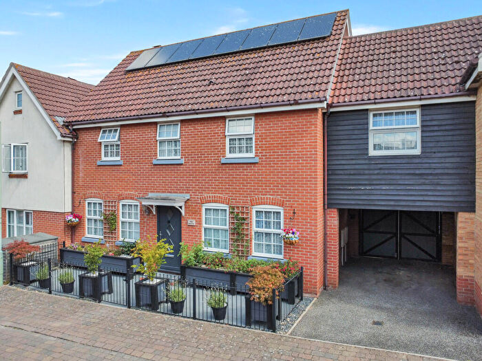 5 Bedroom Semi-Detached House For Sale In Chaffinch Road, Bury St Edmunds, IP32
