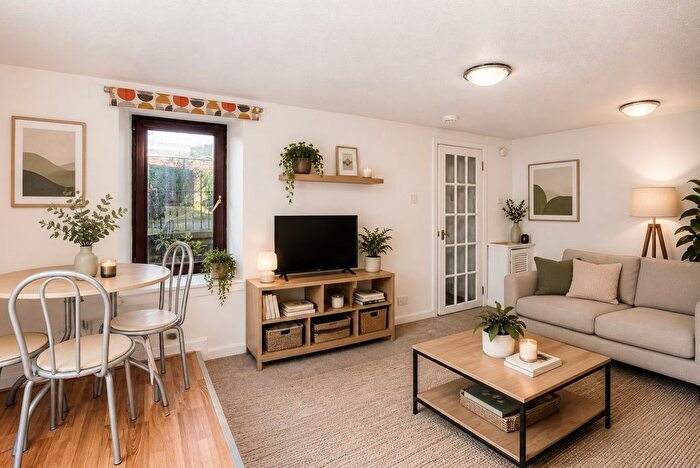 2 Bedroom Flat For Sale In Railway Place, Cupar, KY15