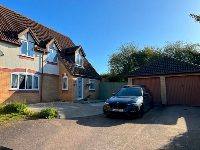 4 Bedroom Detached House To Rent In St. Crispin Road, Northampton, Northamptonshire, NN6