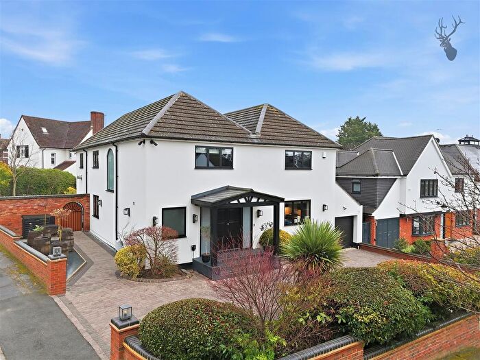 4 Bedroom Detached House To Rent In Parklands, Chigwell, IG7