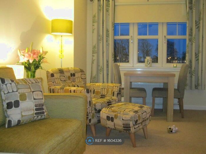 2 Bedroom Flat To Rent In Endrick Court, Larbert, FK5