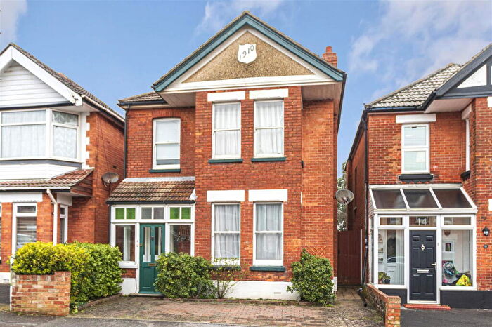 4 Bedroom Detached House To Rent In Hillbrow Road, Bournemouth, BH6