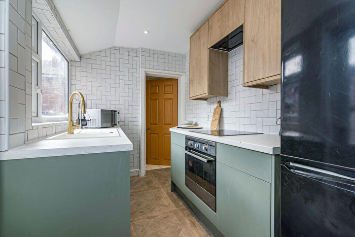 4 Bedroom Terraced House To Rent In Thesiger St // Bed, Bath // Aug, LN5