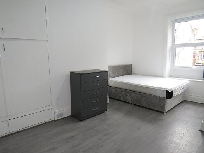 Studio To Rent In Skircoat Road, Halifax, HX1