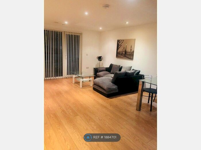 2 Bedroom Flat To Rent In Railway Terrace, Slough, SL2