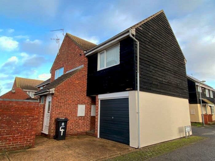 2 Bedroom Flat To Rent In Gardenia Place, Clacton-on-Sea, CO16