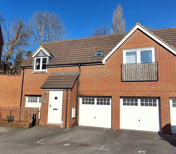 2 Bedroom Flat To Rent In Southfield Way, Frome, BA11