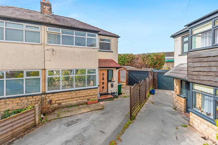 3 Bedroom Semi-Detached House For Sale In Thwaites Avenue, Ilkley, LS29