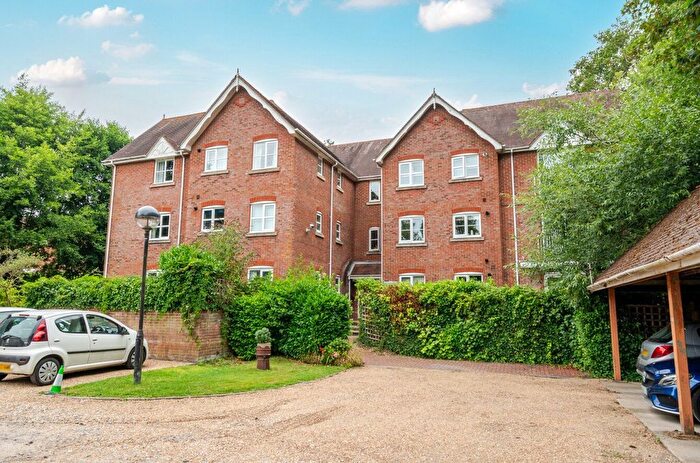 2 Bedroom Flat For Sale In Bridge Street, Wickham, Fareham, Hampshire, PO17