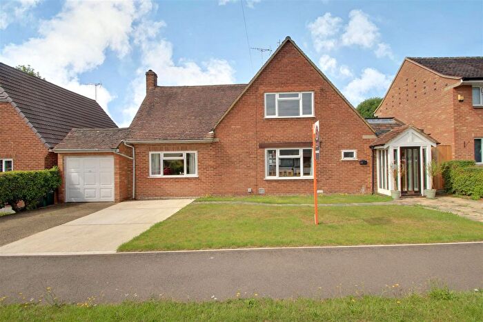 3 Bedroom Detached House For Sale In Hilltop Road, Kings Langley, WD4
