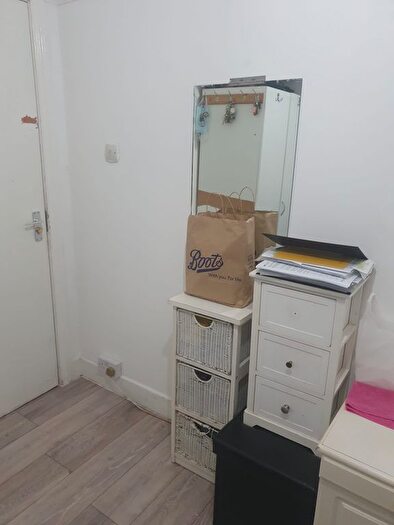 1 Bedroom Flat To Rent In Hanworth Road, Hounslow, Greater London, TW3