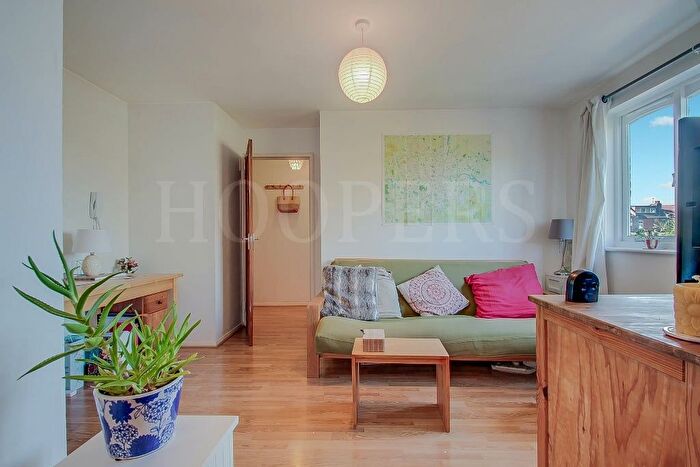 1 Bedroom Flat For Sale In Cornmow Drive, London, NW10