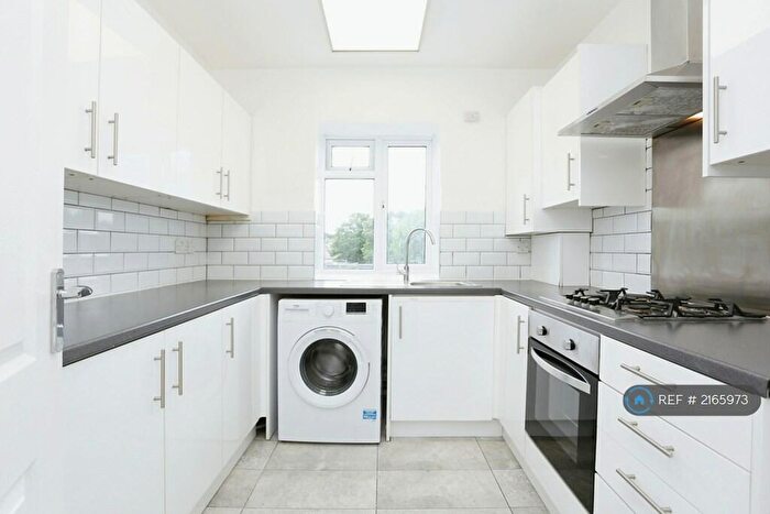 3 Bedroom Flat To Rent In Lydden Court, London, SE9