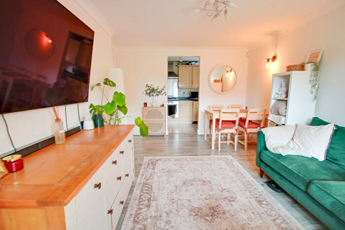 2 Bedroom Flat For Sale In West End! No Forward Chain! Ground Floor With Direct Access!, SO30
