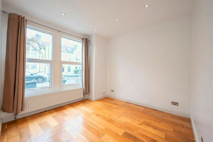 2 Bedroom Flat To Rent In Havelock Road, Wimbledon, London, SW19