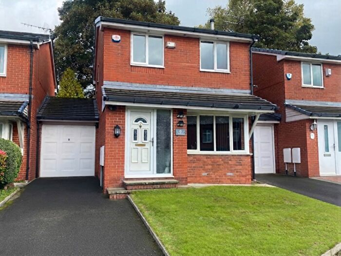 3 Bedroom Link Detached House For Sale In Newbank Chase, Chadderton, OL9