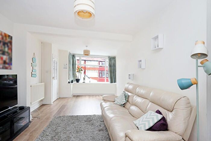 4 Bedroom Detached House To Rent In Brighton Road, Addlestone, KT15