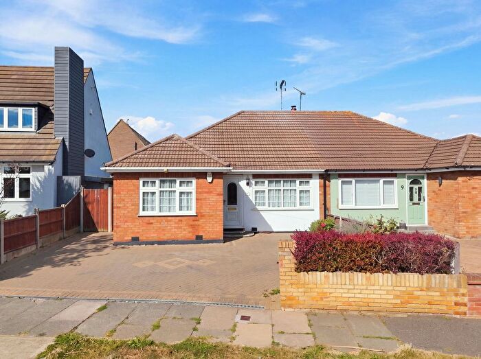 3 Bedroom Semi-Detached Bungalow For Sale In Wren Avenue, Leigh-On-Sea, SS9