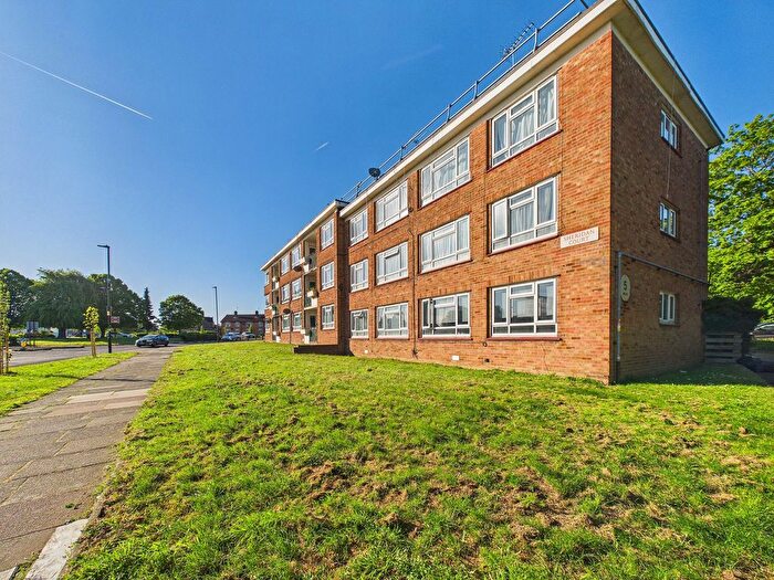 3 Bedroom Flat For Sale In Whitton Avenue West, Northolt, UB5
