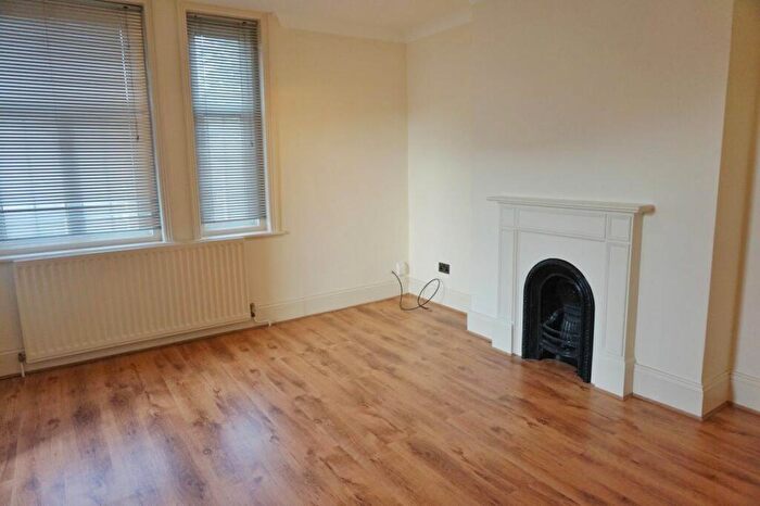 1 Bedroom Flat To Rent In Wanstead, E11