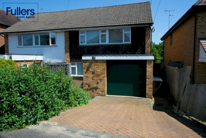 4 Bedroom Semi-Detached House To Rent In Crescent Road, Barnet, North London, EN4