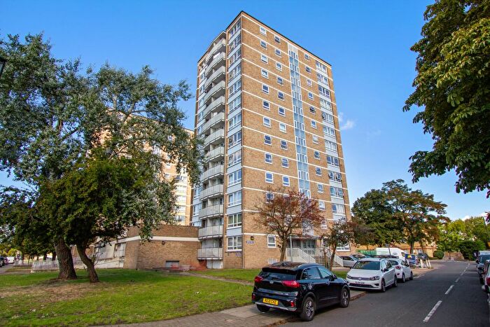 2 Bedroom Flat For Sale In Eastfield Road, Enfield, EN3
