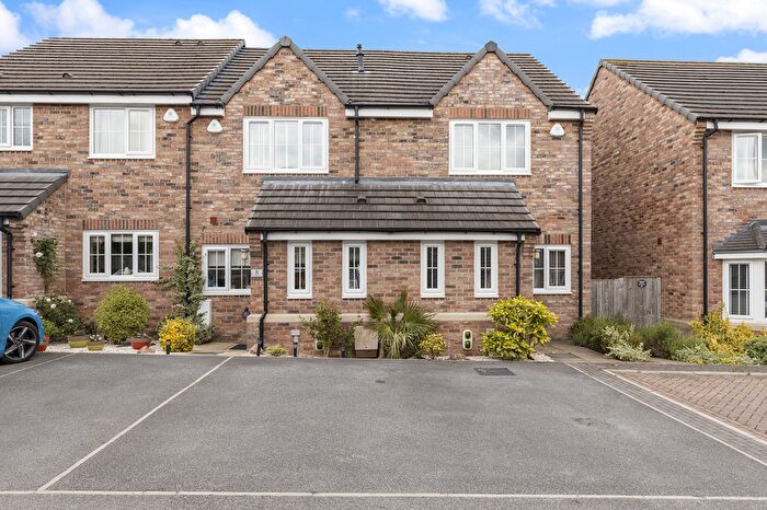 2 Bedroom Town House For Sale In Westmorland Close, Crofton, Wakefield, WF4