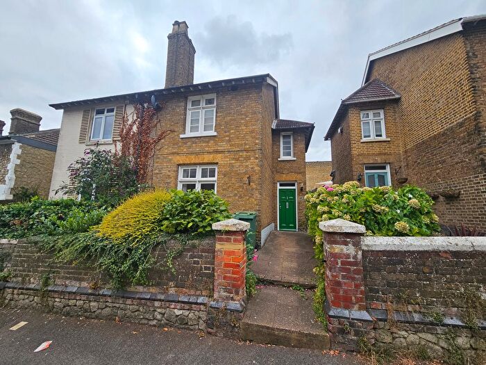 2 Bedroom Property To Rent In Bower Lane, Maidstone, ME16