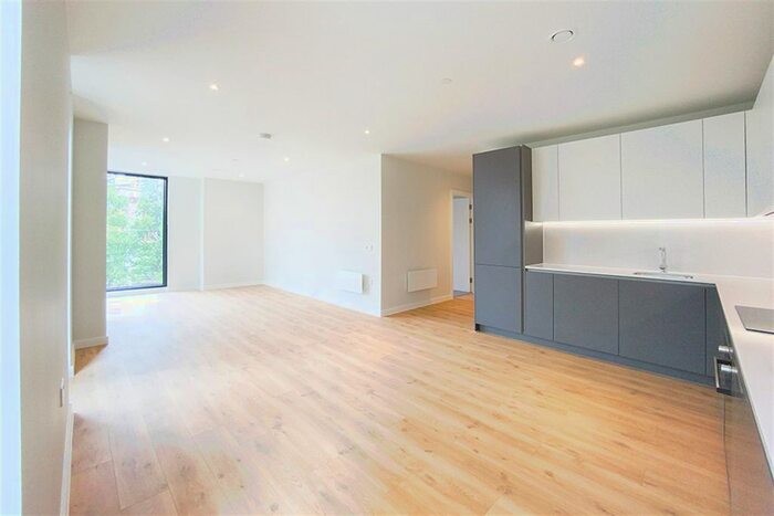 3 Bedroom Flat To Rent In Aspin Lane, Manchester, M4