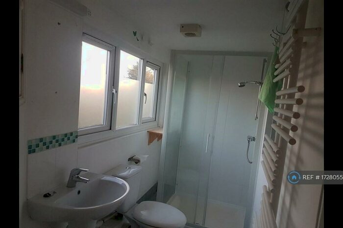 Studio To Rent In Luton, Luton, LU4