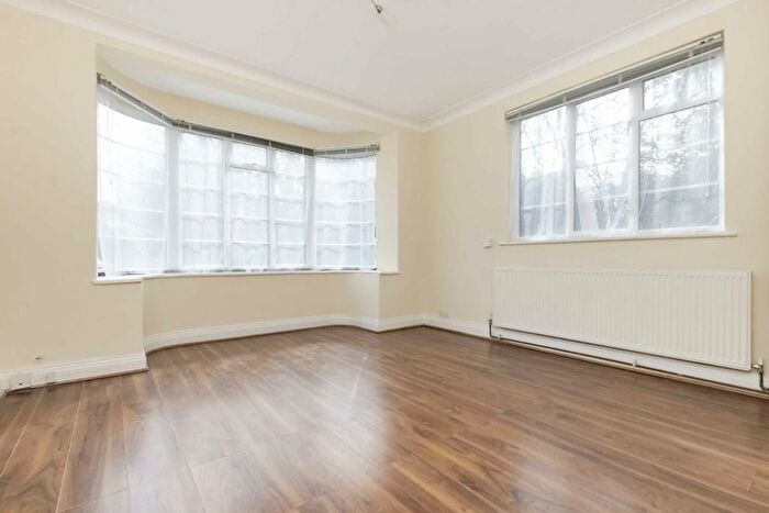 2 Bedroom Flat To Rent In Hanger Lane, London, W5