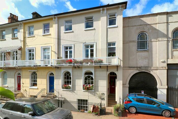 2 Bedroom Flat For Sale In York Road, Tunbridge Wells, Kent, TN1