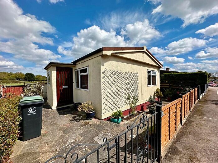 3 Bedroom Mobile Home For Sale In Lippitts Hill, Loughton, IG10