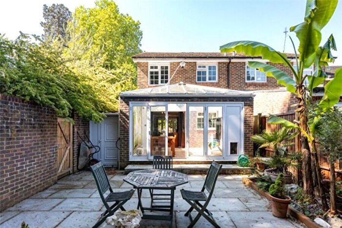 3 Bedroom Semi Detached House To Rent In Weybridge, Surrey, KT13