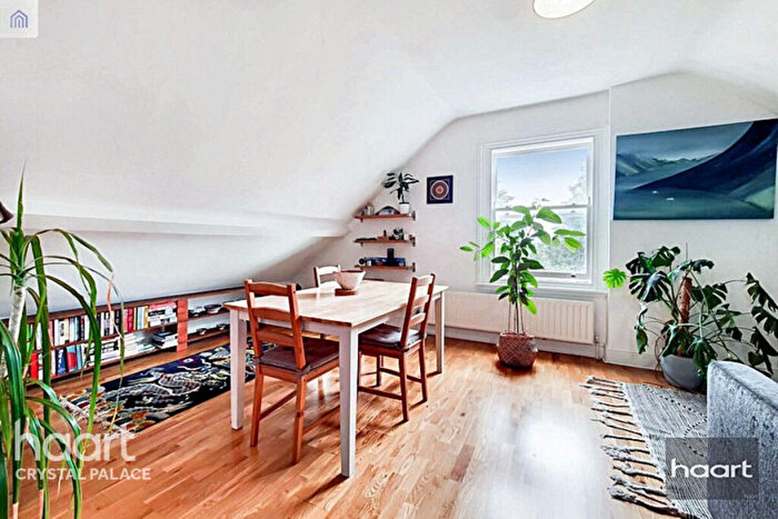 2 Bedroom Flat For Sale In Anerley Park, London, SE20