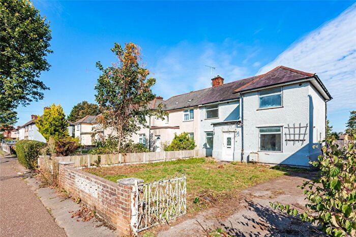 3 Bedroom Semi-detached House For Sale In Corporation Road, Chelmsford, Essex, CM1