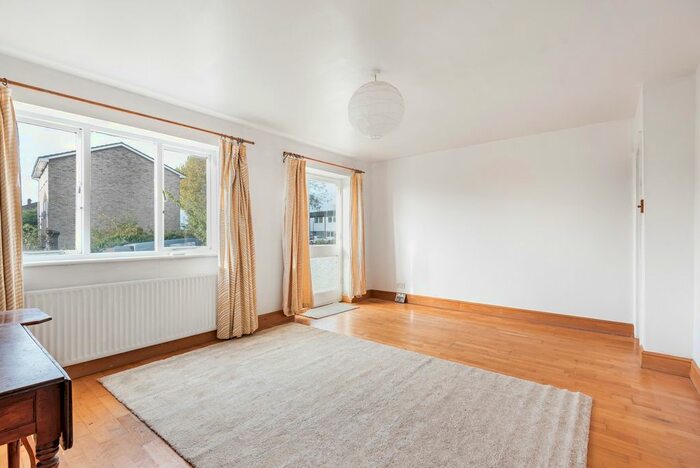 2 Bedroom Flat To Rent In Horniman Drive, London SE23