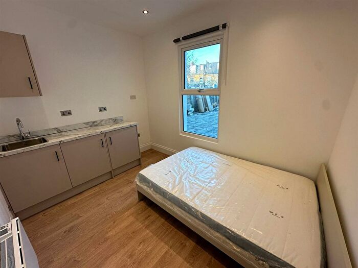 Studio To Rent In Garratt Lane, London, SW17