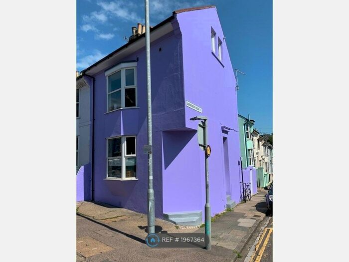 5 Bedroom Semi-Detached House To Rent In Upper Lewes Road, Brighton, BN2