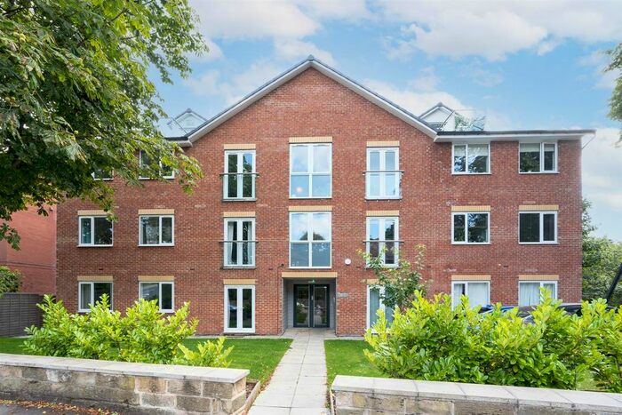 2 Bedroom Flat To Rent In Flat, Mansion View, Harehills Lane, Leeds, LS7