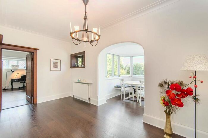 2 Bedroom Flat To Rent In St Marys Road, Wimbledon Village, London, SW19