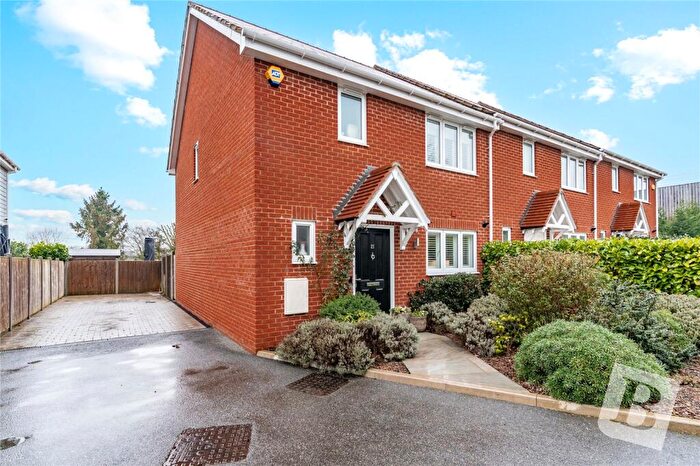 3 Bedroom Semi-Detached House For Sale In Elliots Close, West Horndon, Brentwood, Essex, CM13