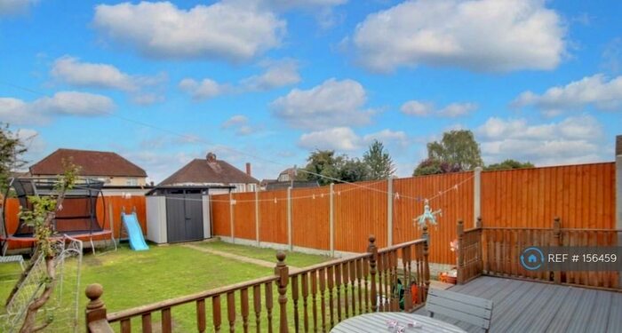 4 Bedroom Semi-Detached House To Rent In Carlton Crescent, Luton, LU3