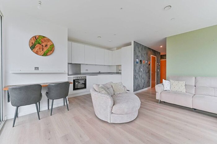 2 Bedroom Flat To Rent In Addiscombe Grove, East Croydon, Croydon, CR0