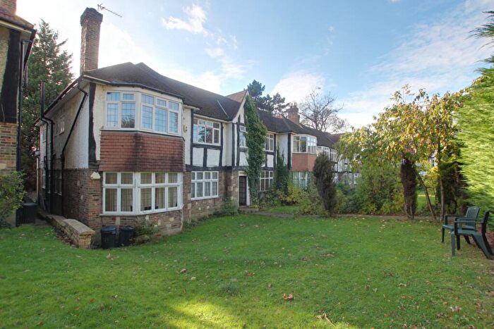 3 Bedroom Flat To Rent In The Knoll, Beckenham, BR3