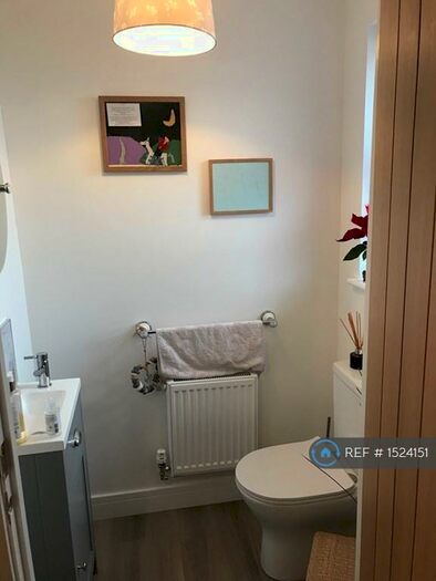 4 Bedroom Semi-Detached House To Rent In Chapel Street, Thatcham, RG18