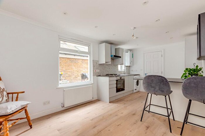 2 Bedroom Flat To Rent In Kelmscott Road, Battersea, SW11