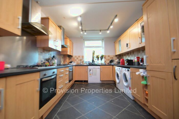 6 Bedroom End Of Terrace House To Rent In Regent Park Avenue, Hyde Leeds, LS6