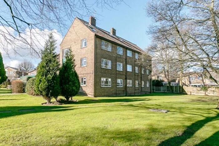 2 Bedroom Flat To Rent In Oakwood Court, Oakwood, Leeds, LS8