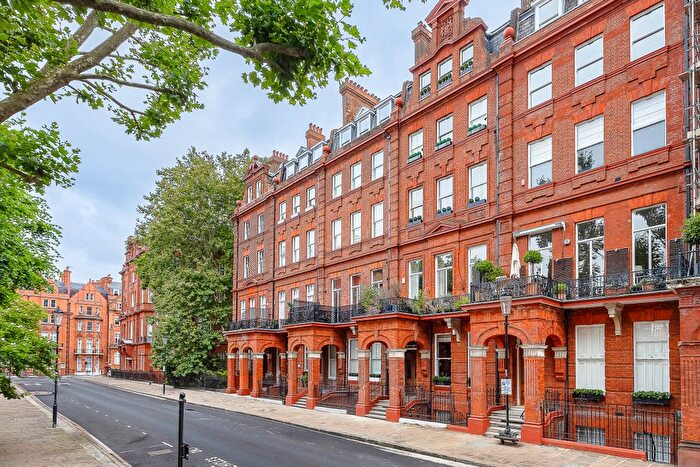 3 Bedroom Flat To Rent In Cadogan Square, Knightsbridge, London, United Kingdom, Knightsbridge, SW1X
